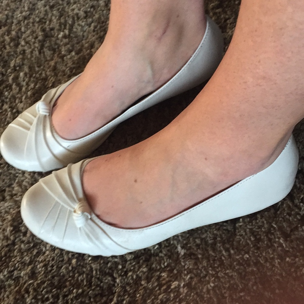 White flat slip-on